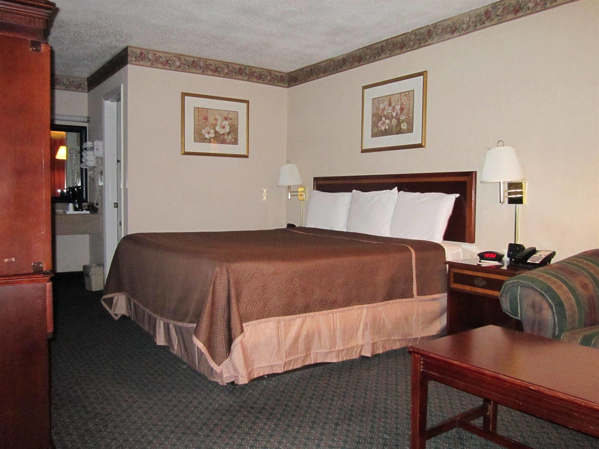 Americas Best Value Inn - Fredericksburg North Εξωτερικό φωτογραφία